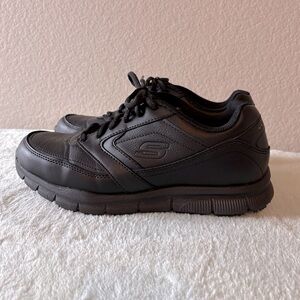 👔 Skechers slip-resistant work sneakers Athletic Shoes size 9.5